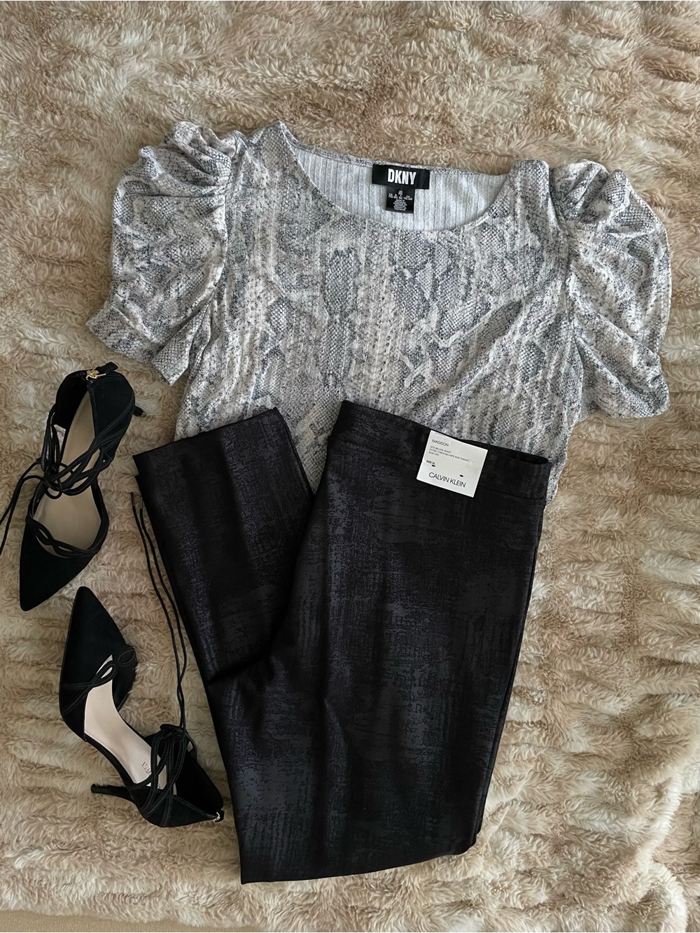 DKNY Snakeskin print short sleeve top with ruched sides and sleeves Size XL - Picture 4 of 9